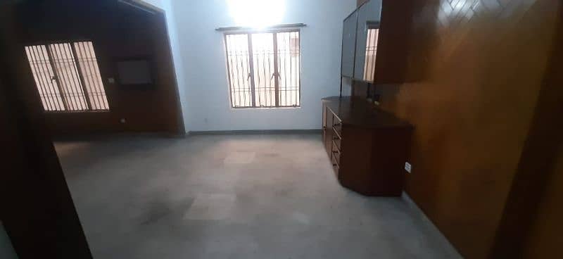 1 kanal Lower Portion For Rent in DHA Phase 2 block Q Near Cinema 2