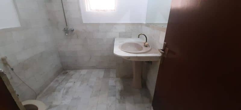 1 kanal Lower Portion For Rent in DHA Phase 2 block Q Near Cinema 12