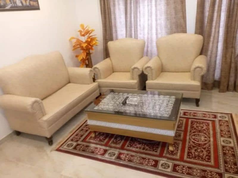 FULLY FURNISHED APARTMENT AVAILABLE FOR RENT IN BAHRIA TOWN PHASE 4 2
