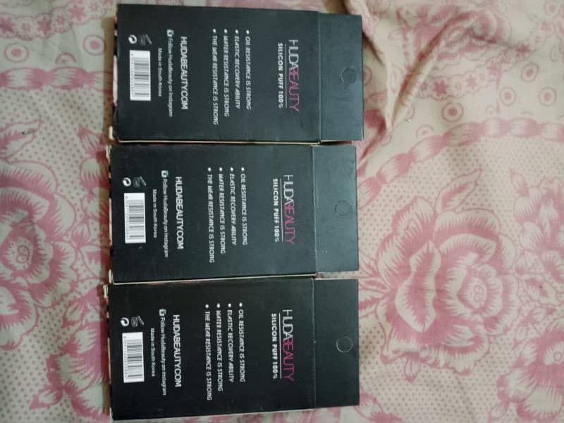 Huda Beauty Silicon Puff 100% 1