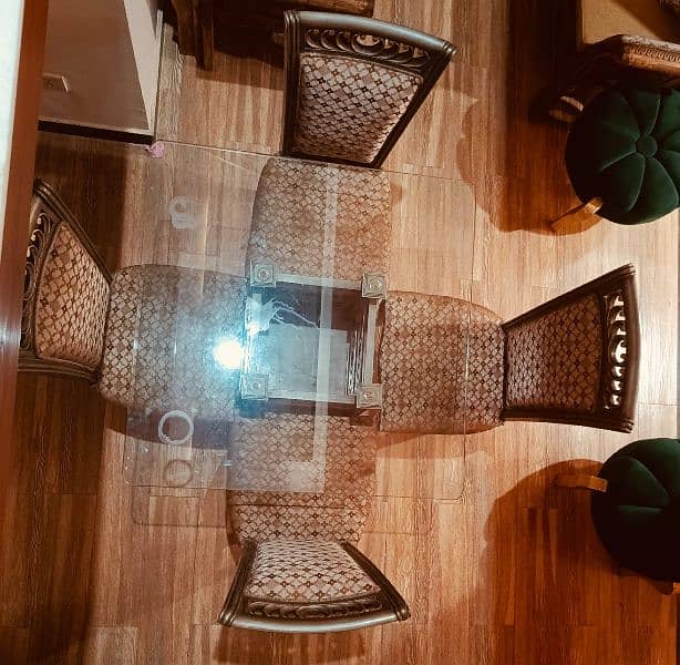 urgent sale dining tbl 4 chairs 0