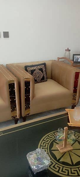 its a 7 seater sofa brand new just few days used 10/10 condition 4