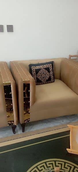 its a 7 seater sofa brand new just few days used 10/10 condition 6