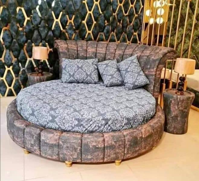 Round king size bed made in total wood 1