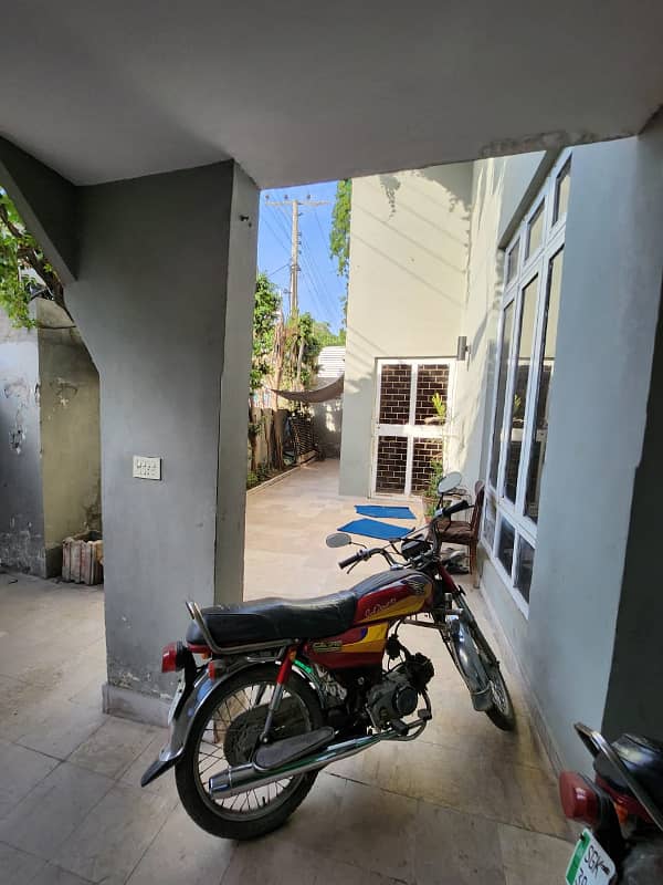 14 marla ground portion for rent available in Cavalry ground. 4