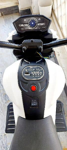 rechargeable bike with heavy battery for long backup 4