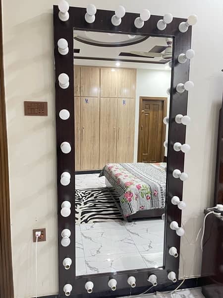 vanity mirror 0