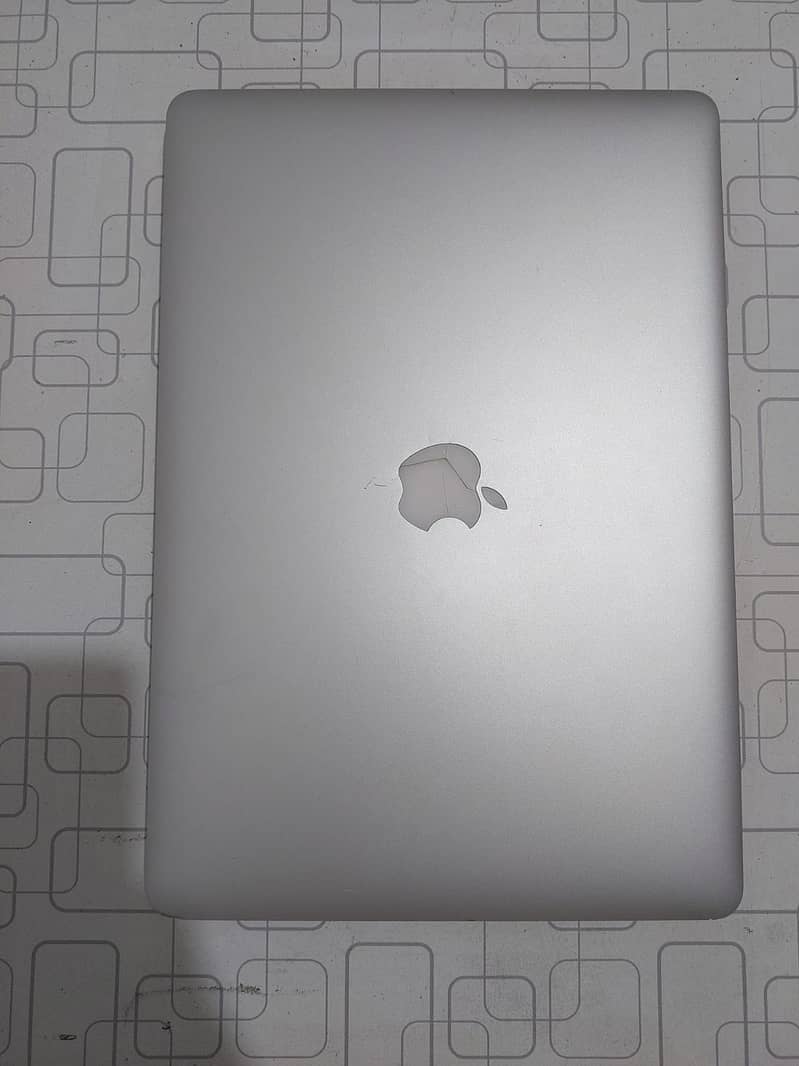 MacBook Pro (Retina, 15-inch, Mid 2015) 3