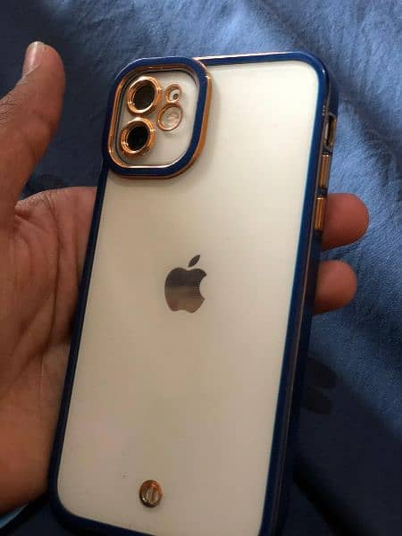 i phone 11 64gb condition 10by 9 ha White color ha 03011219421 only W 5