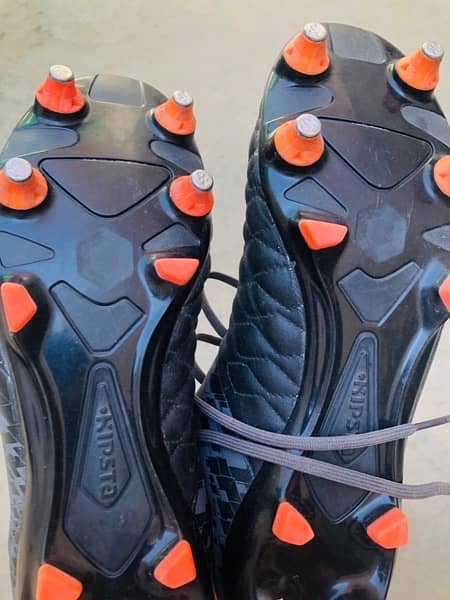 kipsta orignal football shoes (size 43) 1