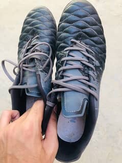 kipsta orignal football shoes (size 43)