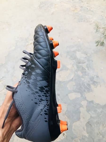 kipsta orignal football shoes (size 43) 2