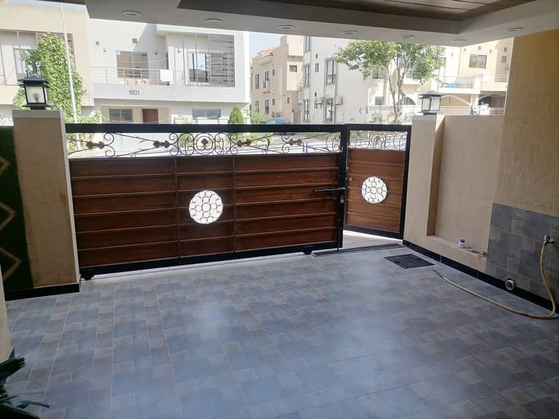 House For sale In Bahria Town Phase 8 - Abu Bakar Block 3