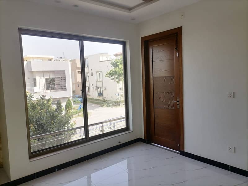 House For sale In Bahria Town Phase 8 - Abu Bakar Block 6