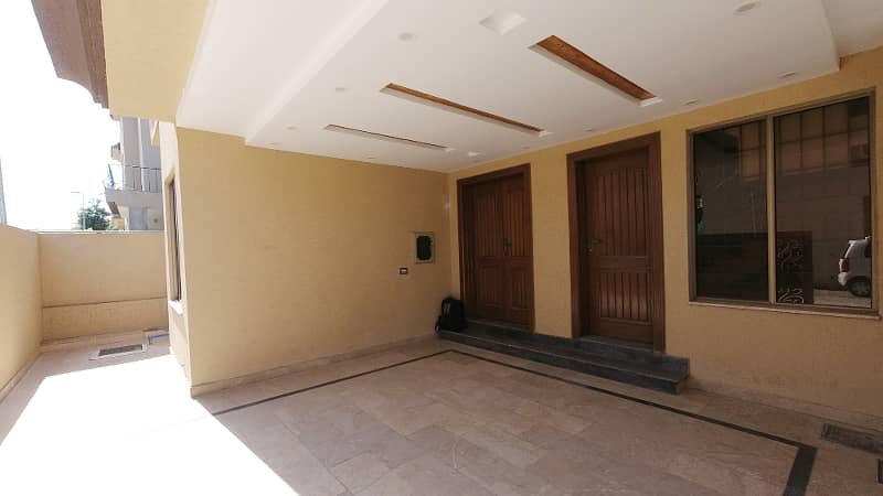 Perfect Prime Location 7 Marla House In Bahria Town Phase 8 - Abu Bakar Block For rent 1
