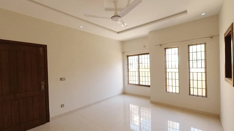 Perfect Prime Location 7 Marla House In Bahria Town Phase 8 - Abu Bakar Block For rent 4