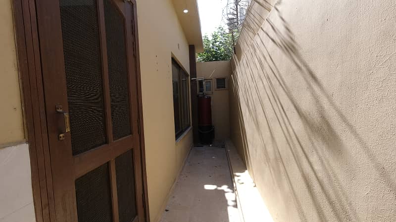 Perfect Prime Location 7 Marla House In Bahria Town Phase 8 - Abu Bakar Block For rent 9