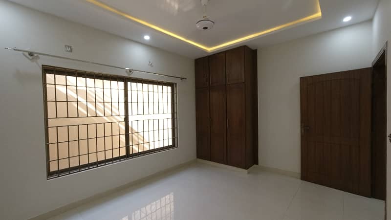 Perfect Prime Location 7 Marla House In Bahria Town Phase 8 - Abu Bakar Block For rent 10