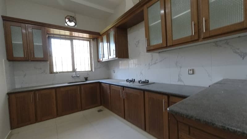 Perfect Prime Location 7 Marla House In Bahria Town Phase 8 - Abu Bakar Block For rent 18