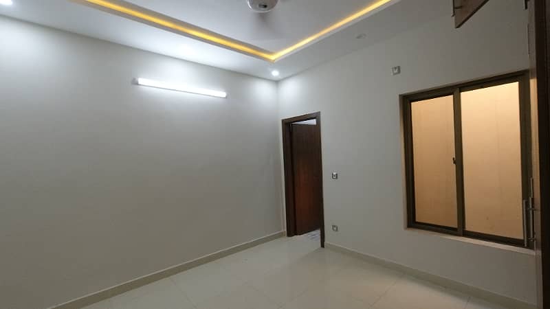 Perfect Prime Location 7 Marla House In Bahria Town Phase 8 - Abu Bakar Block For rent 24