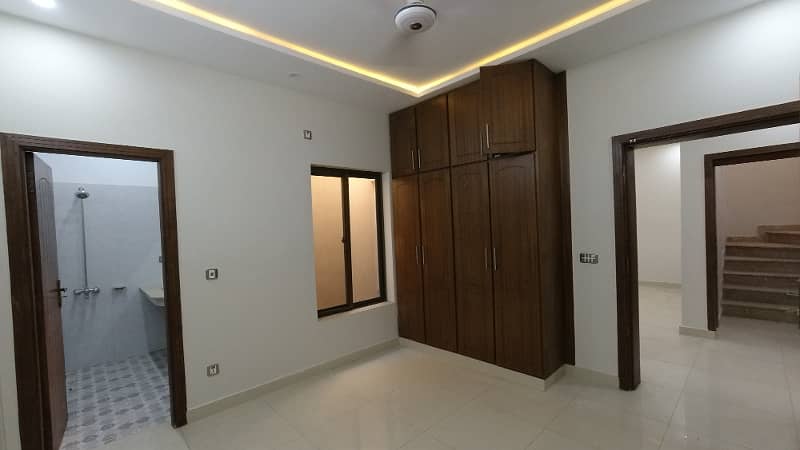 Perfect Prime Location 7 Marla House In Bahria Town Phase 8 - Abu Bakar Block For rent 25