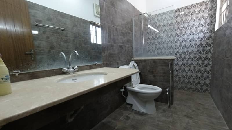 Perfect Prime Location 7 Marla House In Bahria Town Phase 8 - Abu Bakar Block For rent 30
