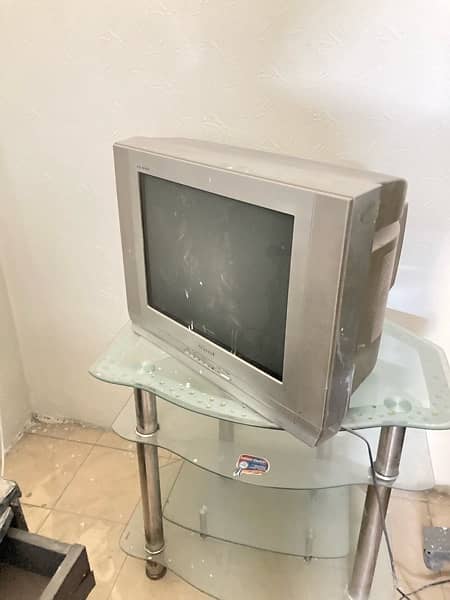 tv or table dono sale krne he 12000 2