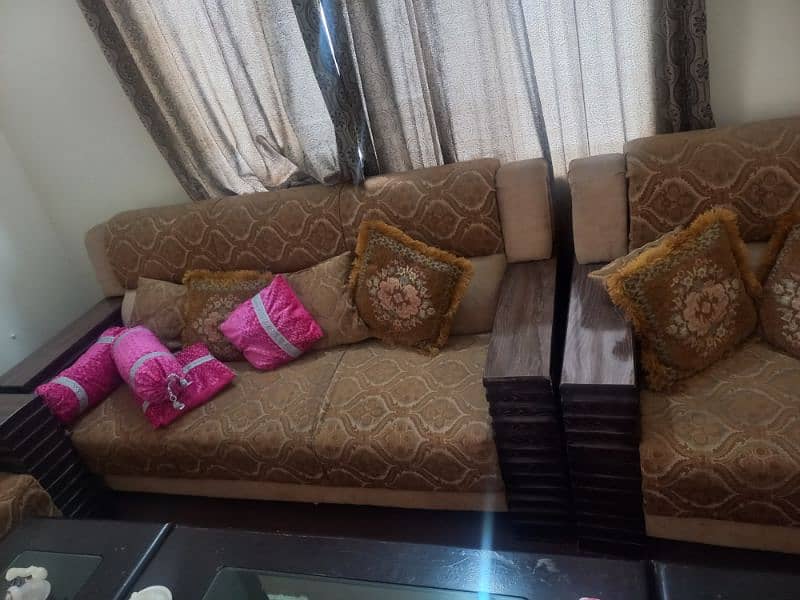 5 seater sofa only 1