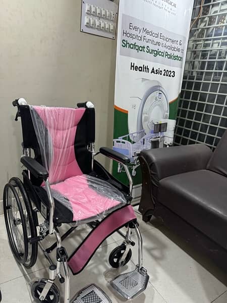 Hajj New Wheelchair Foldable Light Weight / Quality Wheel Chair 100 kg 4