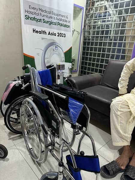Hajj New Wheelchair Foldable Light Weight / Quality Wheel Chair 100 kg 8