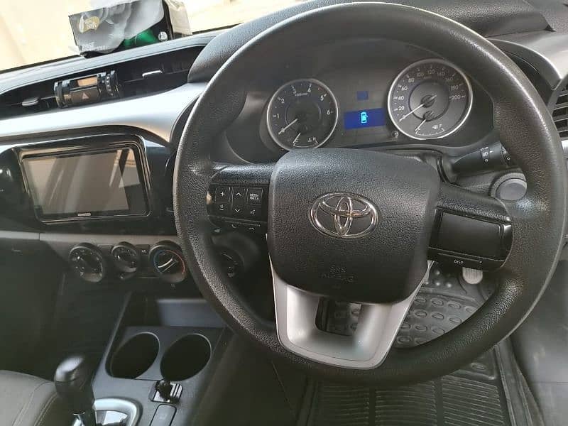 Toyota Hilux 2021 11