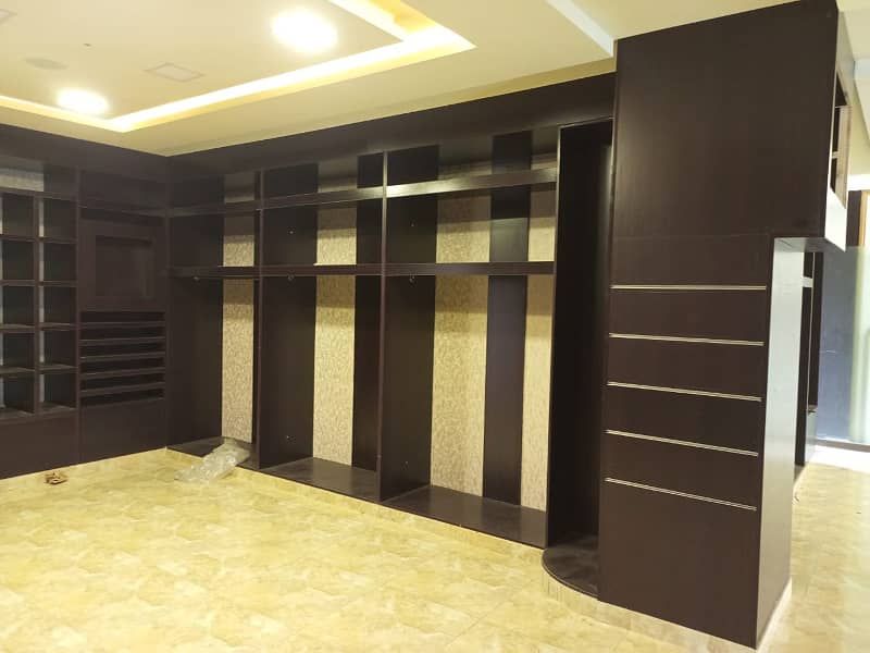 2500 sq. ft. floor available for rent at the prime location of MM. Alam road. 1
