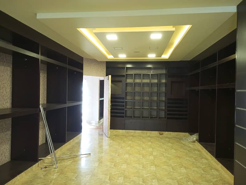 2500 sq. ft. floor available for rent at the prime location of MM. Alam road. 3