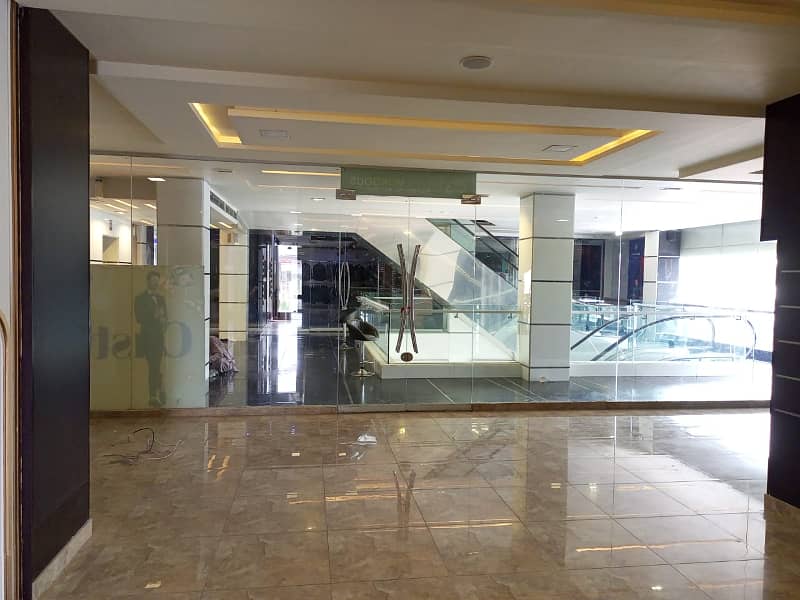 2500 sq. ft. floor available for rent at the prime location of MM. Alam road. 9