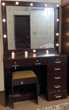 Dressing table with stair stull