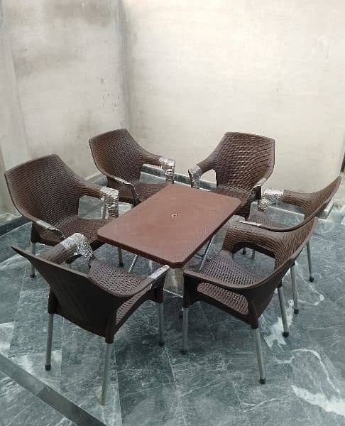 Plastic 6 Chairs 1 table set brown and chocolate. 0