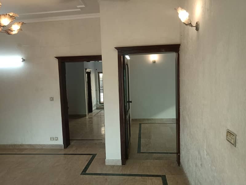 10 Marla Beautiful House Available for Rent in EE Block Phase 4 DHA Lahore 7