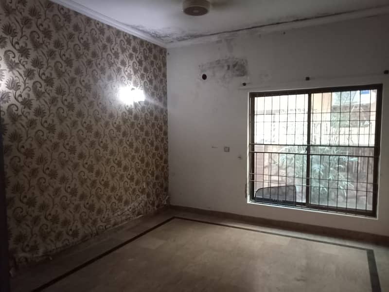 10 Marla Beautiful House Available for Rent in EE Block Phase 4 DHA Lahore 14