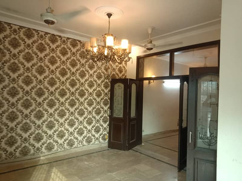 10 Marla Beautiful House Available for Rent in EE Block Phase 4 DHA Lahore 19