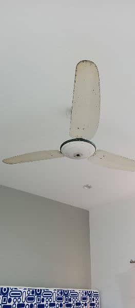 04 Ceiling Fans in Good Condition 0