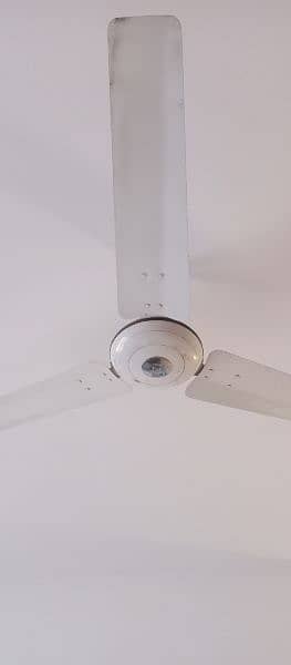 04 Ceiling Fans in Good Condition 1