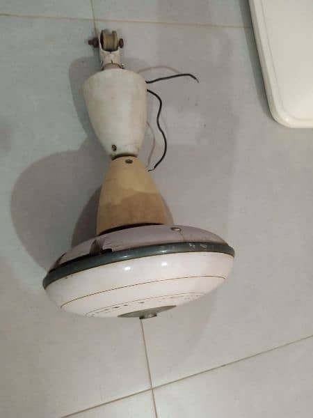 04 Ceiling Fans in Good Condition 3