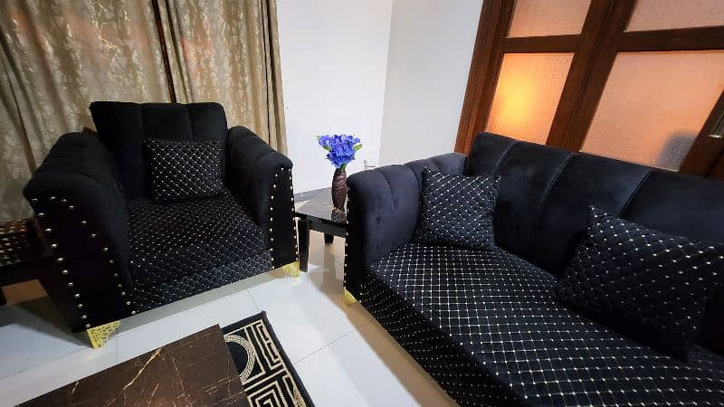 Black and Gold 5 seater Sofa Set like new 0
