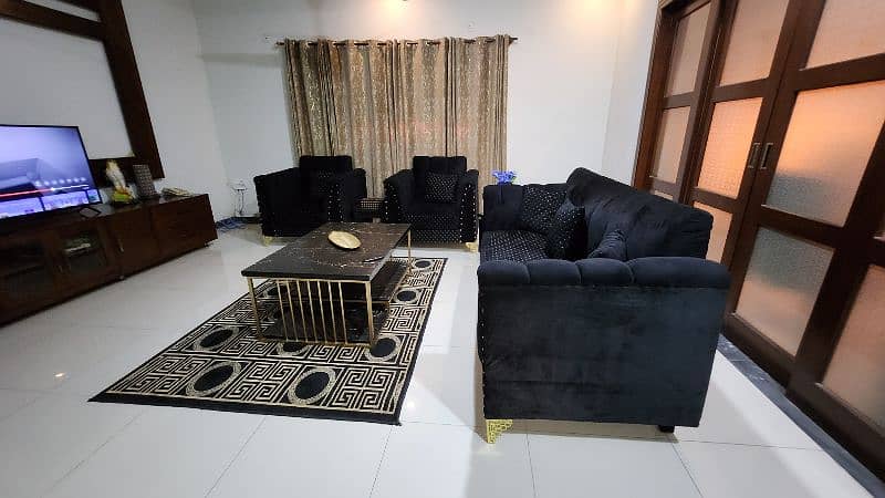 Black and Gold 5 seater Sofa Set like new 1