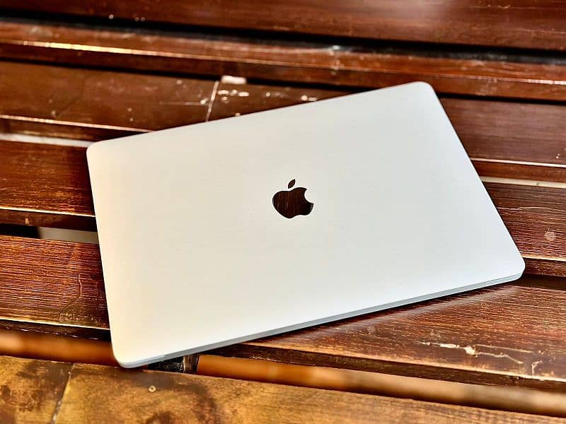 MacBook Pro, Core I-5, 2018, Ram 16GB, SSD 1TB, Touchbar 3
