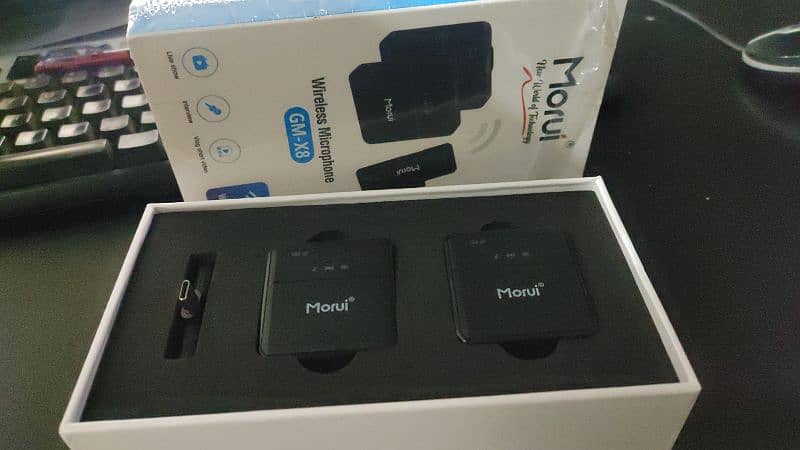 Morui GM-X8 Wireless Mic with Box andComplete Accessories 2