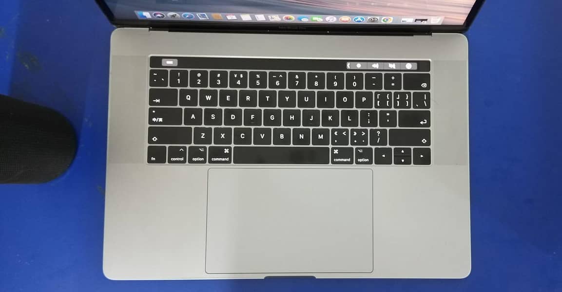 APPLE STORE (All MacBooks Available) 8