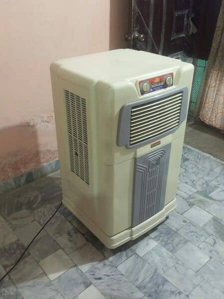 Room Air Cooler Available For Sale In Good Condition 3