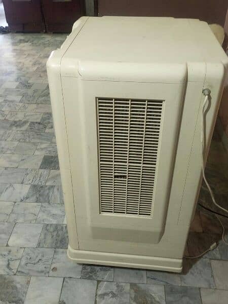 Room Air Cooler Available For Sale In Good Condition 9