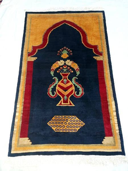 hand made prayer carpet 4